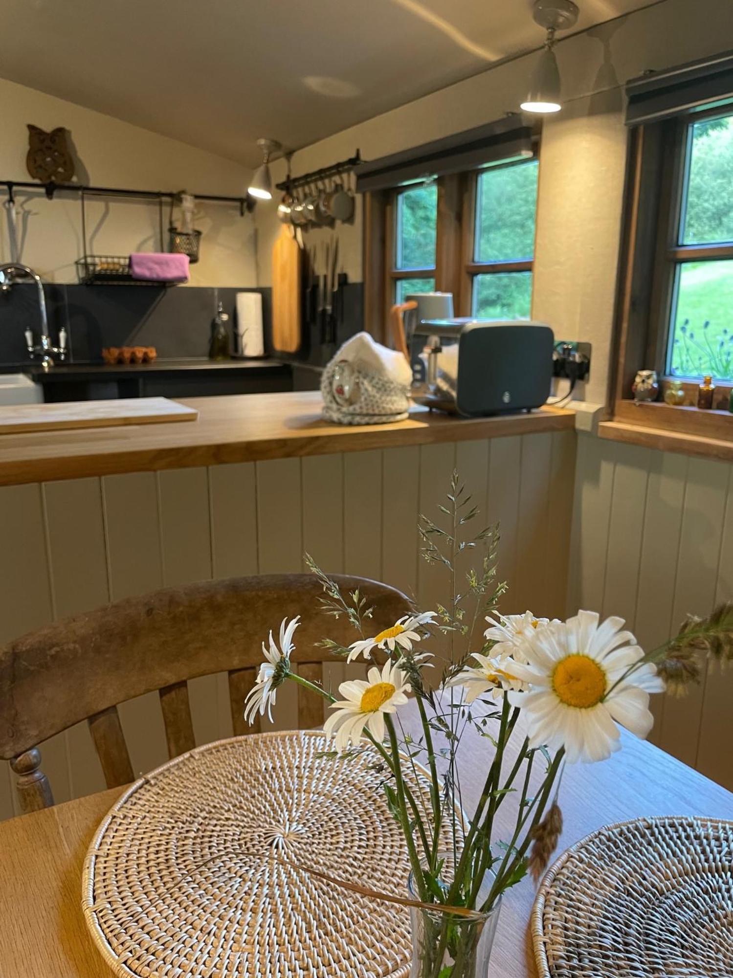 Faraway Follies Villa Llandegla Bagian luar foto