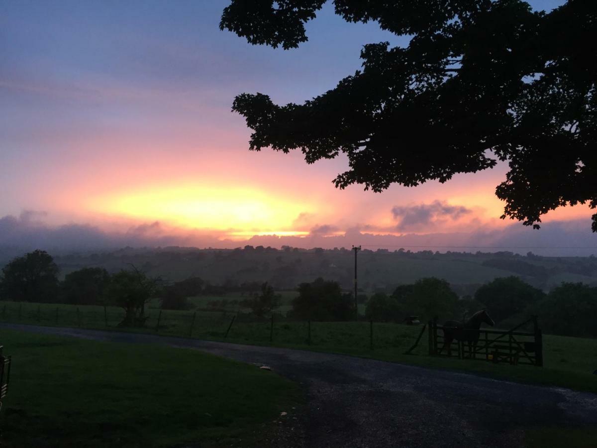 Faraway Follies Villa Llandegla Bagian luar foto